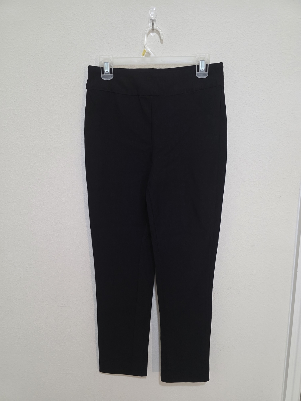 Women's Black Pull-On Ankle Pants